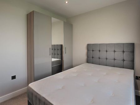 3 bedroom semi-detached house to rent - Photo 2