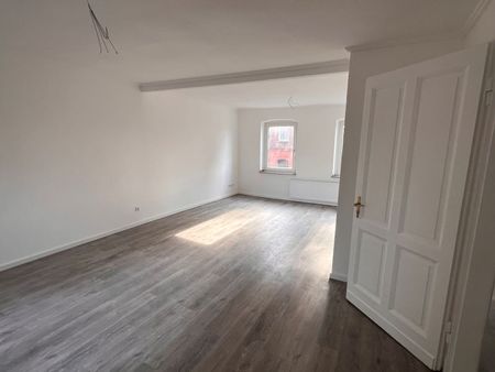 Komplett renovierte, wunderschöne 2,5-Zimmer-Altbauwohnung mit 2 Balkonen und Garten in Citynähe - Photo 5