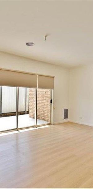 Comfortable Unit, Convenient Location - Photo 1