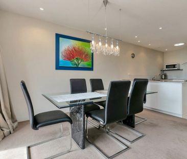 WAIWERA COASTAL SPA APARTMENT- TOP FLOOR - Photo 4