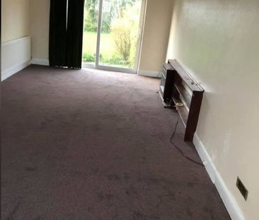 3 Bed Detached House, Knoll Rise, LU2 - Photo 1