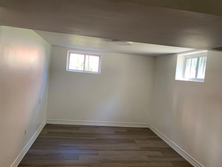 For Lease - 5 Compton Drive Unit# Bsmt, Toronto, Ontario - Photo 2