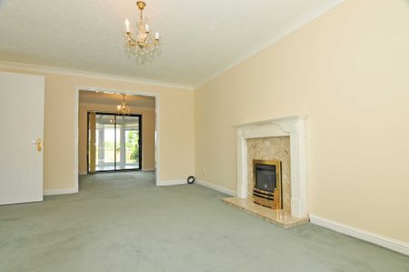 4 bedroom Four Bedroom Detached House to rent - Photo 3