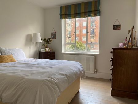 3 Bed Flat, Binstead House, SW18 - Photo 2