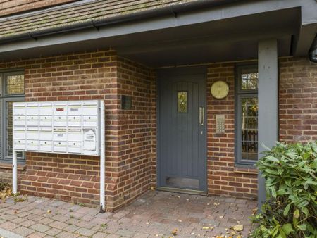 2 bedroom flat to rent - Photo 2