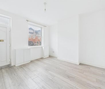 2 bedroom End of terrace house to rent - Photo 2