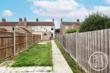 2 bedroom end of terrace house to rent - Photo 2