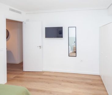 Carrer de les Illes Canàries, Valencia, Valencian Community 46023 - Photo 3