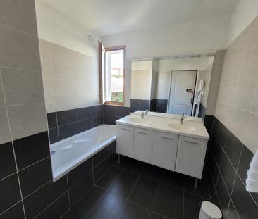 Location Appartement 4 pièces 90m² LYON 3ème - Photo 5