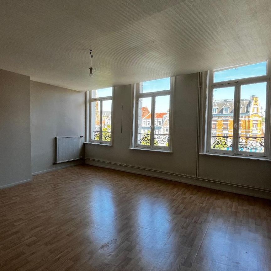 Location Appartement 4 pièces 126m² ARMENTIERES 59280 - Photo 1