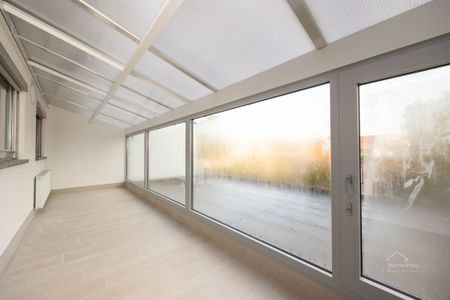 Vernieuwd en zonnig 2 slaapkamer appartement - Photo 2
