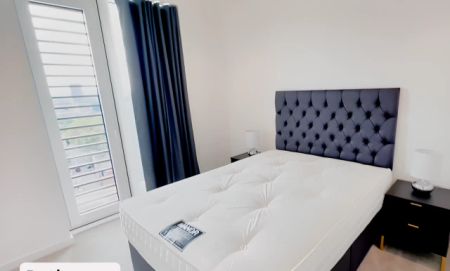 2 Bedroom 2 Bathroom Flat 1105 - Photo 3