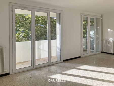 Location Appartement 3 pièces 72m² CHATEAURENARD 13160 - Photo 5