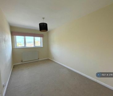 4 bedroom end of terrace house to rent - Photo 3