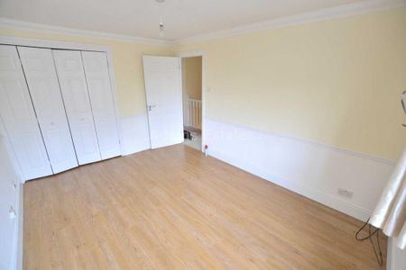 2 bedroom maisonette to rent - Photo 2