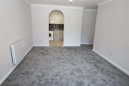 1 bedroom Apartment to let - Photo 3