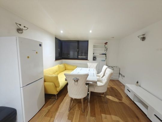 Room in a Shared House, Forest Gate, E7 - Photo 1