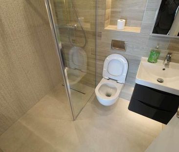 De Havilland Road, Edgware, HA8 - Photo 1