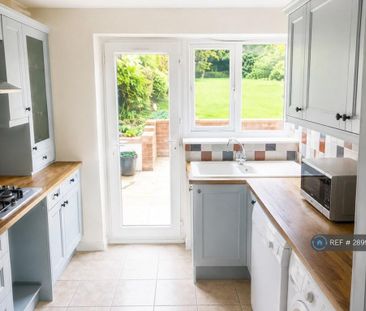 4 bedroom semi-detached house to rent - Photo 5
