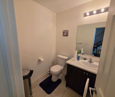For Lease - 16 Coxhead Lane, Ajax, Ontario - Photo 3