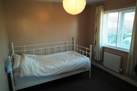 3 bedroom semi-detached house to rent - Photo 2