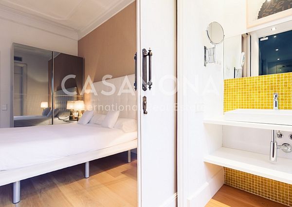 Modern 3 Bedroom Apartment with Private Terrace in Eixample