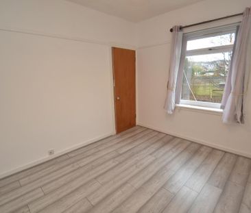 3 bedroom flat to rent - Photo 2