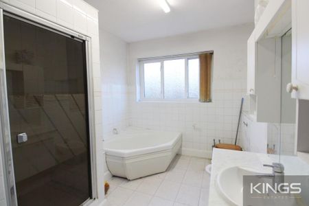 1 bedroom in a house share to rent - Photo 4