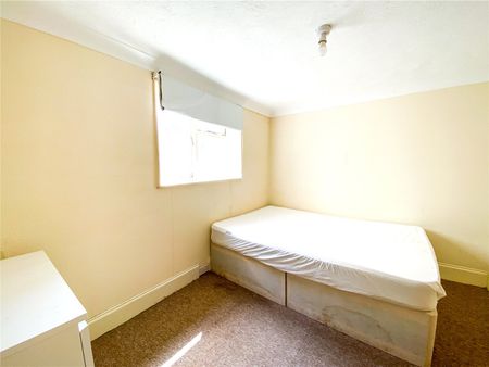 6 bedroom terraced house to rent - Photo 4