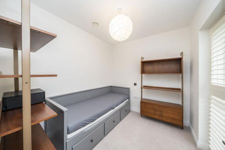 4 bedroom end of terrace house to rent - Photo 3