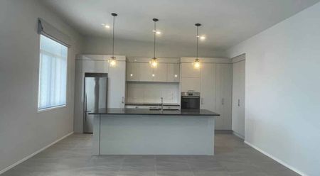 Sun, Style & Easy Living in Victoria Key! - Photo 3