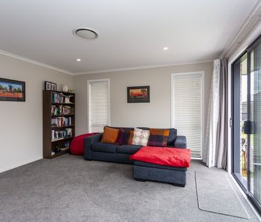 Executive 3-bedroom family home in Halswell - Photo 3