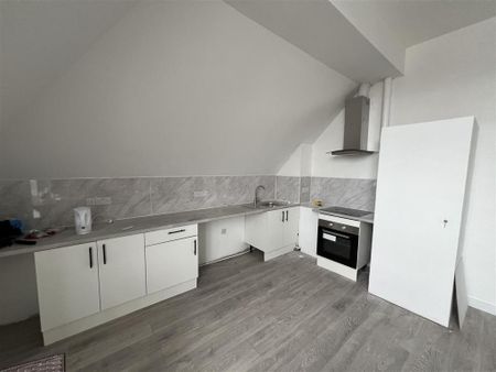 4 bedroom flat to rent - Photo 4