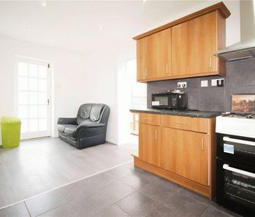 4 bedroom terraced house to rent - Photo 4