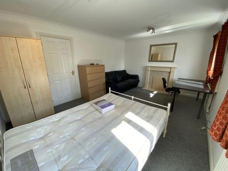 4 bedroom townhouse to rent - Photo 5