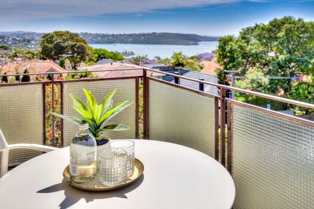 Stunning Renovated 2 Bedroom Apartment - Photo 5