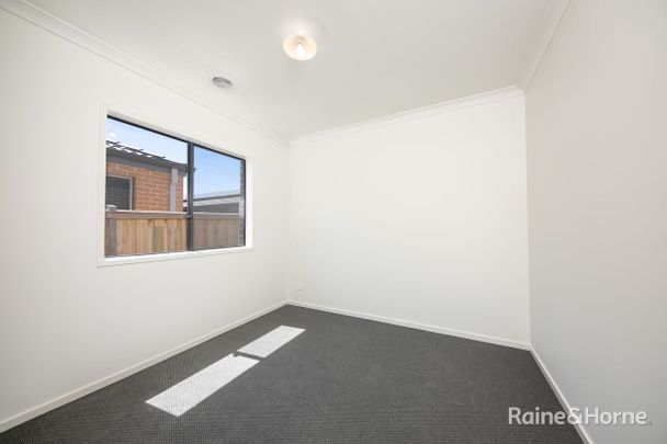 6 Lone Pine Way, Sunbury, VIC 3429 - Photo 1