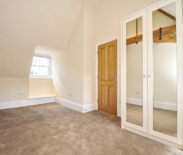 3 bedroom mews to rent - Photo 4