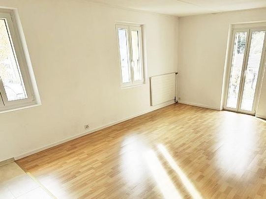 3 1/2-Zimmer-DaErdgeschosscwohnung mit Balkon an sehr zentraler Lag... - Photo 1