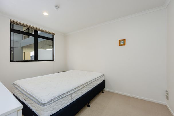Modern, Furnished Apartment with Carpark - Photo 1
