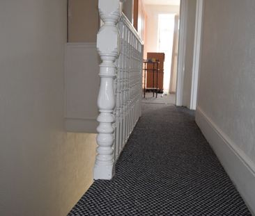 3 Bed Terraced House, Stanley Road, IG1 - Photo 5