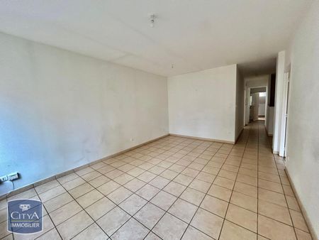 Location Appartement 4 pièces 80m² ST ETIENNE 42000 - Photo 2