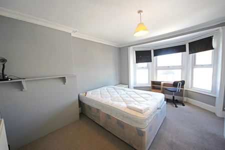 5 bedroom flat to rent - Photo 4
