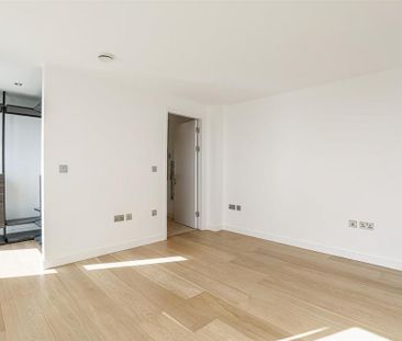 2 bedroom penthouse to rent - Photo 2