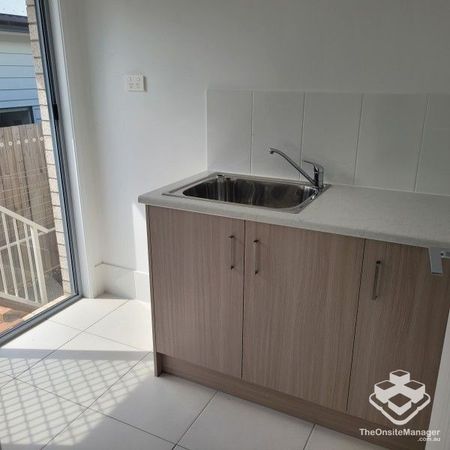 4 bedroom 2 level townhouse - Photo 2