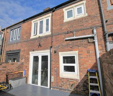 3 bedroom terraced house to rent - Photo 4