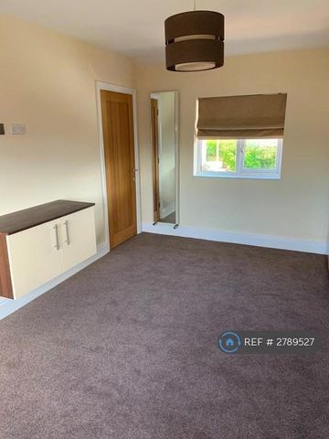 2 bedroom semi-detached house to rent - Photo 3