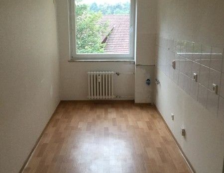 Geräumige 3-Zimmer-Wohnung mit Balkon in grüner Lage (WBS) - Photo 1