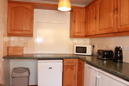 1 bedroom in a house share to rent - Photo 4