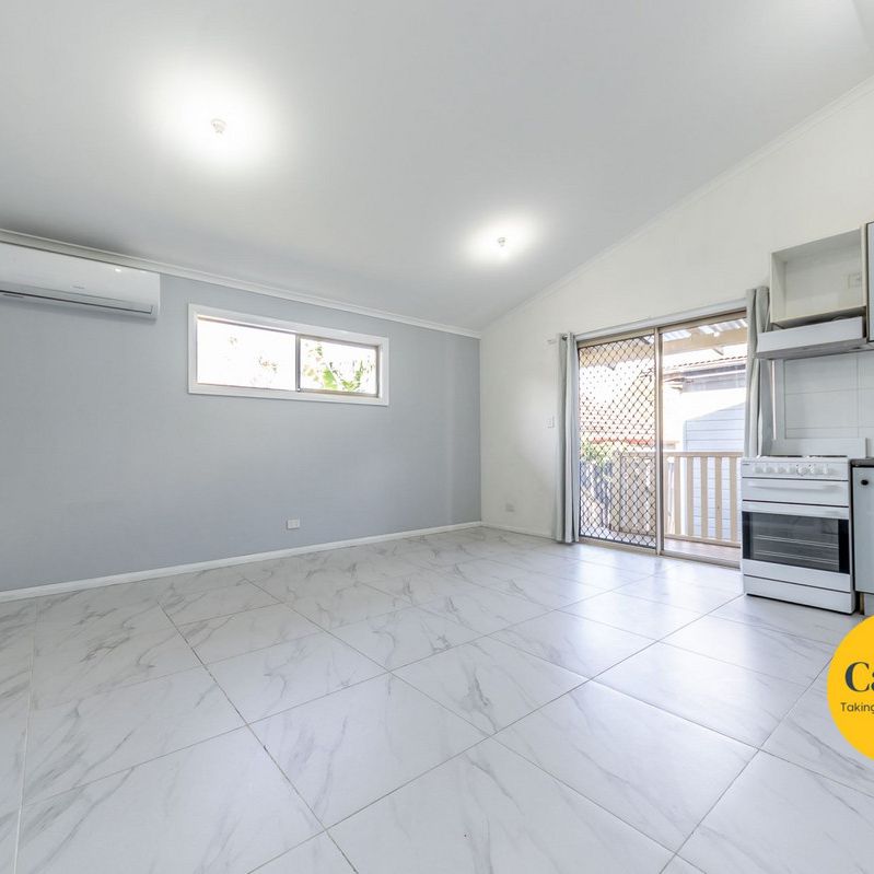 Lease this Tidy & Conveniently Located Home! - Photo 1